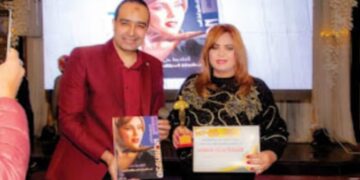 تكريم الفنانة المتألقة وفاء مكي في حفل توقيع كتاب(مطبخ و فاشون أخبار العرب