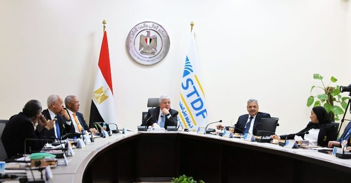 وزير التعليم العالى يرأس اجتماع مجلس إدارة هيئة تمويل العلوم والتكنولوجيا والابتكار