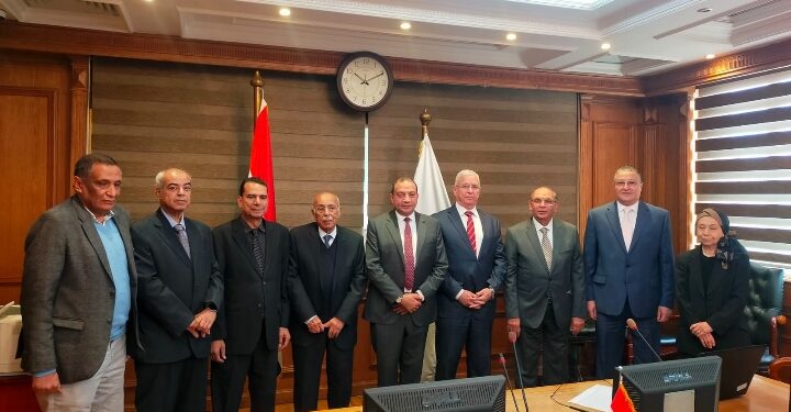التعليم العالي : اللجنة المُختصة بترشيح رؤساء الجامعات تواصل أعمالها بمقابلة المُرشحين لمنصب رئيس جامعة الأقصر