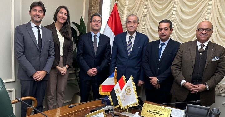 وزير التموين يجتمع بسفير فرنسا في إطار المتابعة الدورية للمشروعات التي تتم بالتعاون مع الحكومة الفرنسية