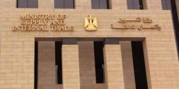وزير التموين  :  الدولة ممثلة في الهيئه العامة للسلع التموينية سوف تتحمل زيادة التكلفة في انتاج رغيف الخبز  البلدي نتيجة زيادة سعر السولار او الغاز