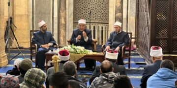 عقب صلاة التراويح .. ملتقى الأزهر للقضايا الإسلامية يبين أخلاق الصحابة في التعامل مع الأزمات