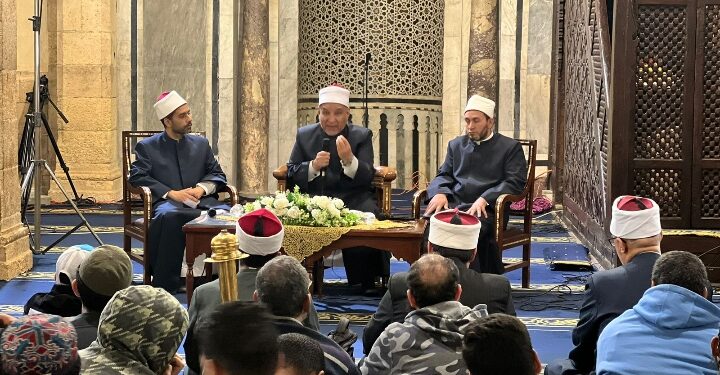 عقب صلاة التراويح .. ملتقى الأزهر للقضايا الإسلامية يبين أخلاق الصحابة في التعامل مع الأزمات