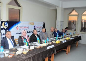 رئيس جامعة كفر الشيخ يشارك أسر العاملين بالجهاز الاداري بالجامعة حفل إفطار جماعي فى جو يسوده الود والمحبة