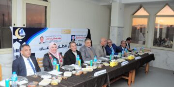 رئيس جامعة كفر الشيخ يشارك أسر العاملين بالجهاز الاداري بالجامعة حفل إفطار جماعي فى جو يسوده الود والمحبة