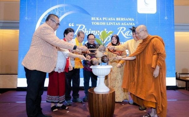 مجلس حكماء المسلمين ينظم إفطارًا جماعيًّا بحضور أبرز قادة الأديان ورموزها والطوائف الدينية في إندونيسيا وماليزيا