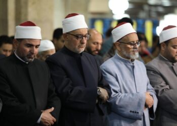 برواية حفص وشعبة ورويس .. آلاف المصلين من مختلف الجنسيات يشهدون صلاة التراويح بالجامع الأزهر