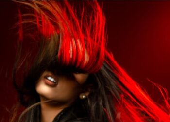 تألق التوب موديل فراولة في جلسة تصوير جديدة لها