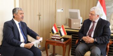وزير التعليم العالي يُناقش مع السفير اليمني بالقاهرة سُبل تعزيز التعاون المشترك