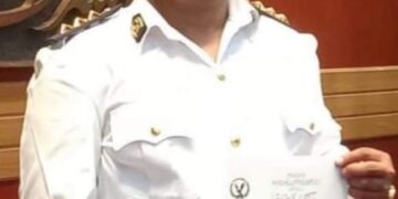 وزير الداخلية يكرم النقيب مصطفي جاد بمرور سوهاج