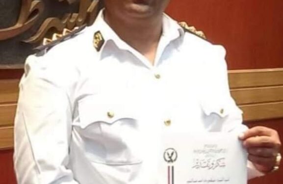 وزير الداخلية يكرم النقيب مصطفي جاد بمرور سوهاج