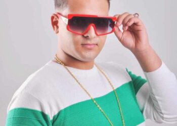 الإعلامي سيد الجارحي يُشيد بموهبة المطرب الصاعد ميدو زغلول