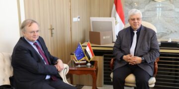 وزير التعليم العالي يبحث تعزيز التعاون مع سفير الاتحاد الأوروبي في مصر
