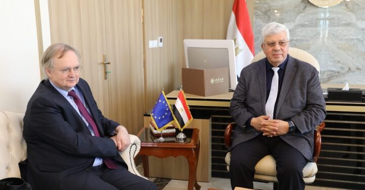 وزير التعليم العالي يبحث تعزيز التعاون مع سفير الاتحاد الأوروبي في مصر