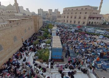 التماسا لليلة القدر .. توافد الآلاف المصلين على الجامع الأزهر