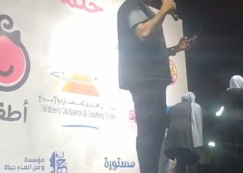 وائل عبد العزيز يشارك الأيتام فرحتهم