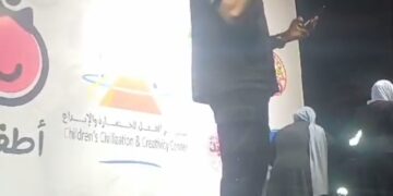 وائل عبد العزيز يشارك الأيتام فرحتهم