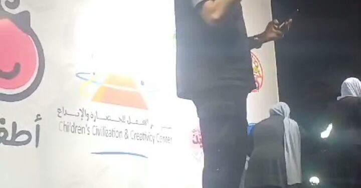 وائل عبد العزيز يشارك الأيتام فرحتهم