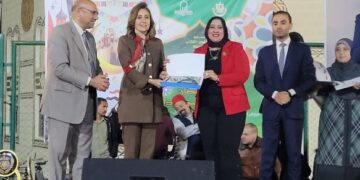 وزيرة الثقافة تشهد ختام “ليالي رمضان” بزهرة العاصمة وتوجه باستمرار الفعاليات الثقافية والإبداعية طوال العام
