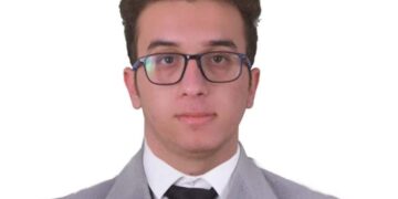 العراق : طالب في جامعة الكوفة  يشارك بإبحاث علمية بمجال جراحة الأعصاب في عدة دول عالمية