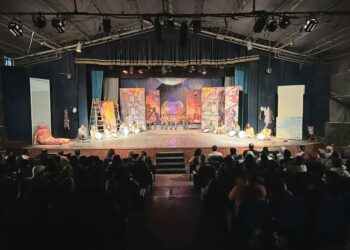 عروض “بيت المسرح” كامل العدد فى أول ليلة عرض بالعيد