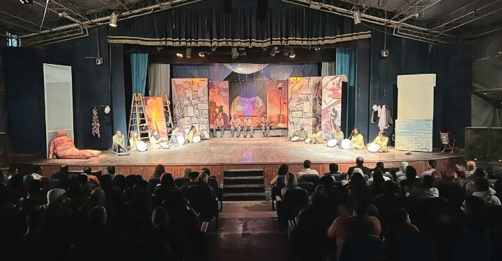 عروض “بيت المسرح” كامل العدد فى أول ليلة عرض بالعيد