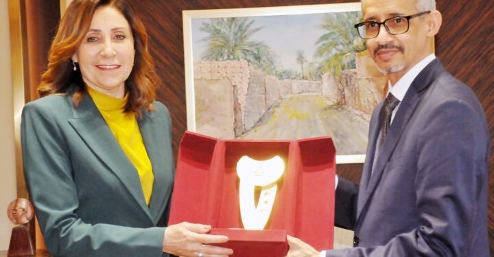 وزيرة الثقافة تستقبل المدير العام للمنظمة العربية للتربية والثقافة والعلوم لبحث سبل التعاون المشترك