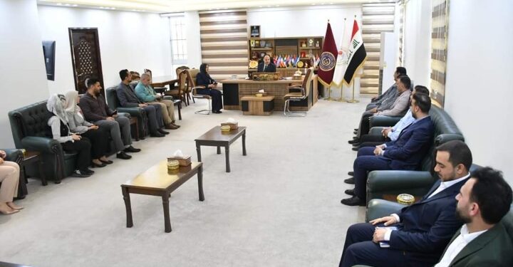 رئيس جامعة الفرات الأوسط التقنية يستقبل المهنئين بمناسبة عيد الفطر المبارك