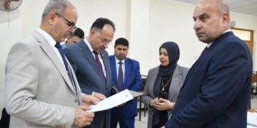 الزبيدي يتفقد اللجنة المركزية المكلفة بإدارة الإمتحانات التقويمية لكليات التقنيات الصحية والطبية الحكومية والأهلية