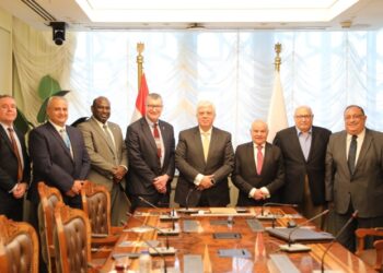 وزير التعليم العالى يبحث تعزيز التعاون مع جامعة وسط لانكشاير البريطانية