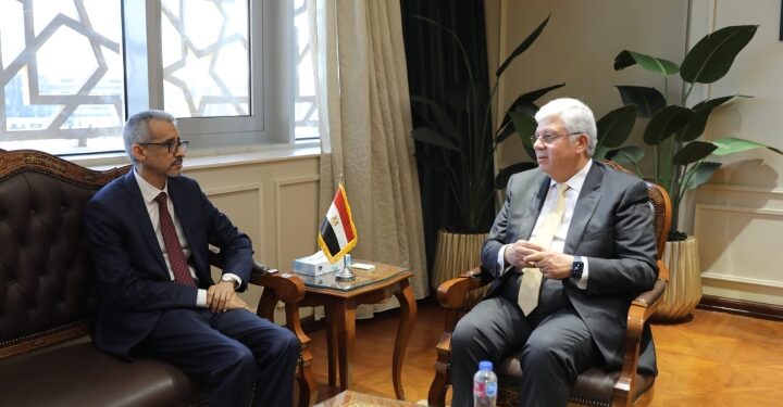 وزير التعليم العالي يبحث سبل التعاون المشترك مع مدير منظمة “الألكسو