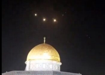 كيف تفاعل رواد مواقع التواصل مع الهجوم الايراني على اسرائيل؟