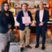 عضو الهيئة العليا وأمين أمانة العلاقات الخارجية والمصريين بالخارج يكرم مصري أنقذ عائلة من الموت في الإمارات