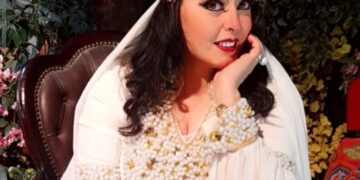 الفنانة المتألقة هند عاكف ضيفة شرف مهرجان(جولدن كوين)في موسمه الثاني