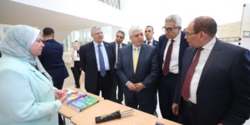 وزير التعليم العالي يتفقد الجامعة المصرية اليابانية للعلوم والتكنولوجيا