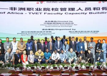 الهيئة المعاونة بالجامعات التكنولوجية تشارك في دورة تدريبية في مجال التصنيع الرقمي بالصين