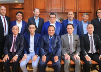 تمهيدا لعرضها على وزيرة الثقافة قبل الإعلان عنها.. خالد جلال يعقد اجتماعا لمناقشة خطة الموسم الجديد لبيت المسرح