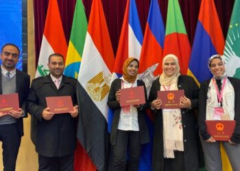 الجامعات التكنولوجية تشارك في سيمينار “الاقتصاد الأخضر والحماية البيئية” بالصين