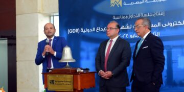 رئيسا البورصة المصرية والرقابة المالية يشهدان بدء تطبيق نظام رقمنة أعمال شهادات الإيداع الدولية (GDR)