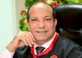 منح جائزة جامعة كفر الشيخ التقديرية لعام 2023م – 2024م للأستاذ الدكتور محمود عبد العزيز طه