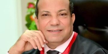 منح جائزة جامعة كفر الشيخ التقديرية لعام 2023م – 2024م للأستاذ الدكتور محمود عبد العزيز طه