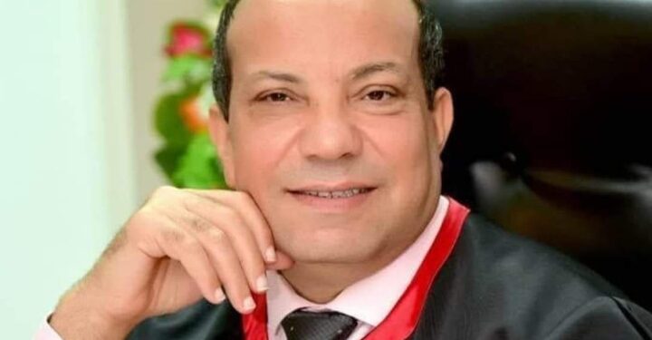 منح جائزة جامعة كفر الشيخ التقديرية لعام 2023م – 2024م للأستاذ الدكتور محمود عبد العزيز طه