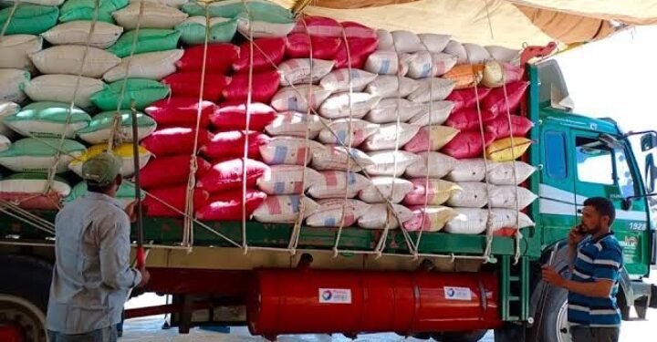 وكيل وزارة تموين كفر الشيخ يتابع حركة توريد الاقماح المحلية وبلغ الإجمالي 133723 طن و 500 كجم حتى صباح الاثنين