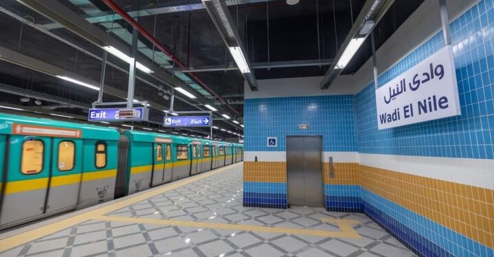 وزير النقل : بدء التشغيل التجريبى بالركاب لمحطات الجزء الثالث من المرحلة الثالثة من الخط الثالث للمترو والممتد من  محطة التوفيقية حتى محطة جامعة القاهرة
