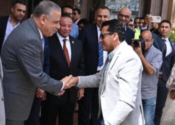 وزير الشباب والرياضة يصل محافظة سوهاج لتفقد المنشآت الشبابية والرياضية