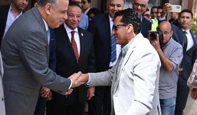 وزير الشباب والرياضة يصل محافظة سوهاج لتفقد المنشآت الشبابية والرياضية