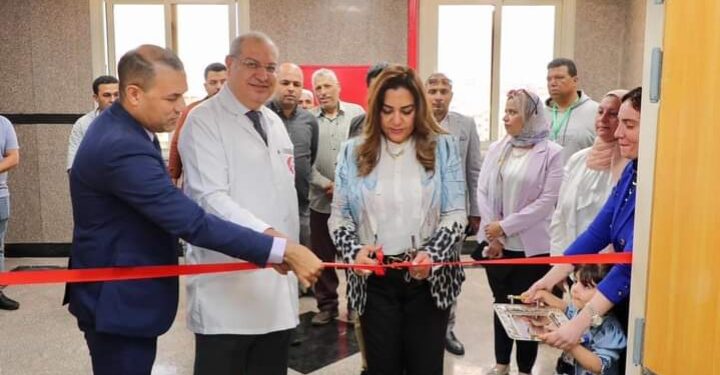 محافظ دمياط تُعلن بدء افتتاحات مشروعات العيد القومى بإزاحة ستار مشروع قسم الغسيل الكلوي للأطفال ورفع كفاءة الواجهة الخارجية لمستشفى دمياط العام