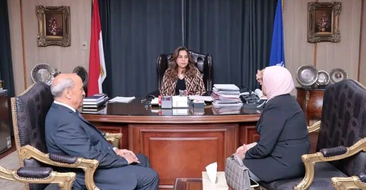 محافظ دمياط تبحث مع الكاتب نور الدين هشام المشرف العام بجهاز حماية المستهلك بمدن القناة ودمياط سُبل تعزيز أواصر التعاون المشترك بين الجانبين