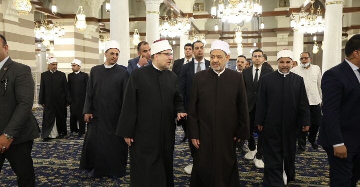 شيخ الأزهر يزور مسجد السيدة زينب بعد الانتهاء من عمليات التجديد