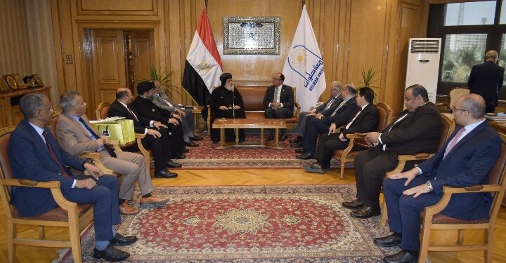 رئيس جامعة حلوان يستقبل نيافة الأنبا الحبر الجليل ميخائيل والوفد المرافق له من إيبارشية حلوان والمعصرة وتوابعهما